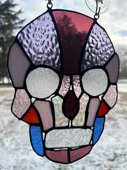 Blush Fragment Skull – Soft Mosaic in Rose, Violet & Iridescent Glass