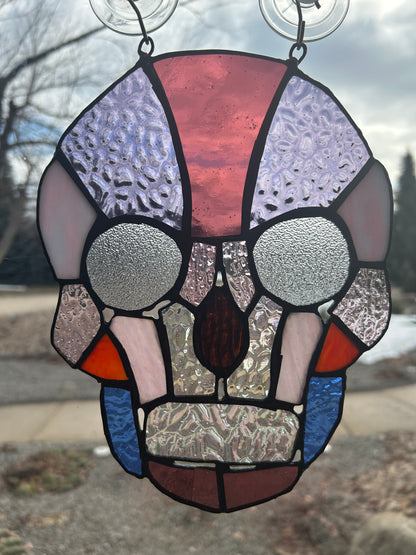 Blush Fragment Skull – Soft Mosaic in Rose, Violet & Iridescent Glass