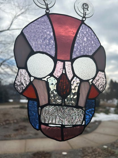 Blush Fragment Skull – Soft Mosaic in Rose, Violet & Iridescent Glass